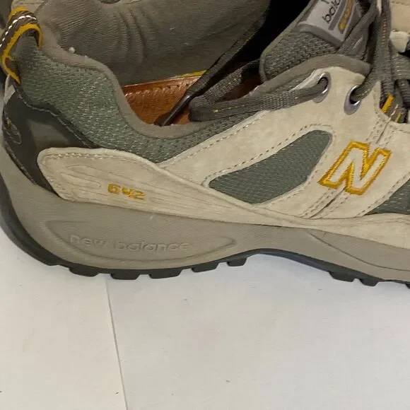 New Balance Men's Beige Gray Country Trail Walkers 642 Hiking Sneakers Size 10 - Picture 2 of 11